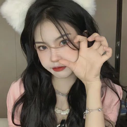 独家爆料：国民男神机场牵手女助理，经纪人连夜公关，72小时